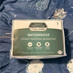 Allerease NIB Twin Waterproof Fitted Mattress Protector